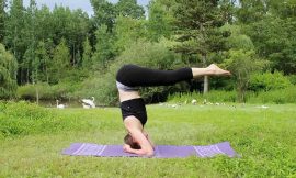 Supera i tuoi limiti con le posizioni a testa in giù dello Yoga